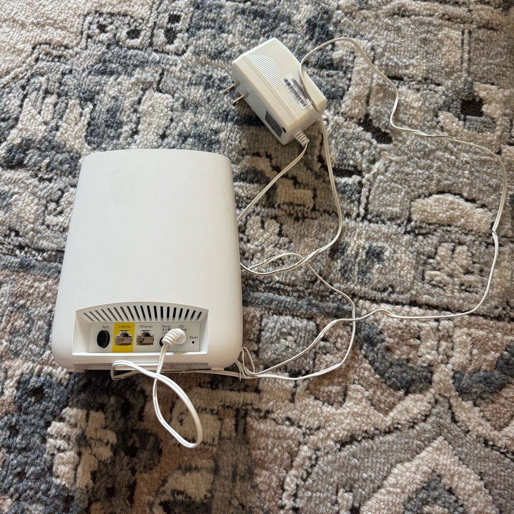 NETGEAR Orbi White WiFi Router RBR20 with Power Adapter - Picture 3 of 4